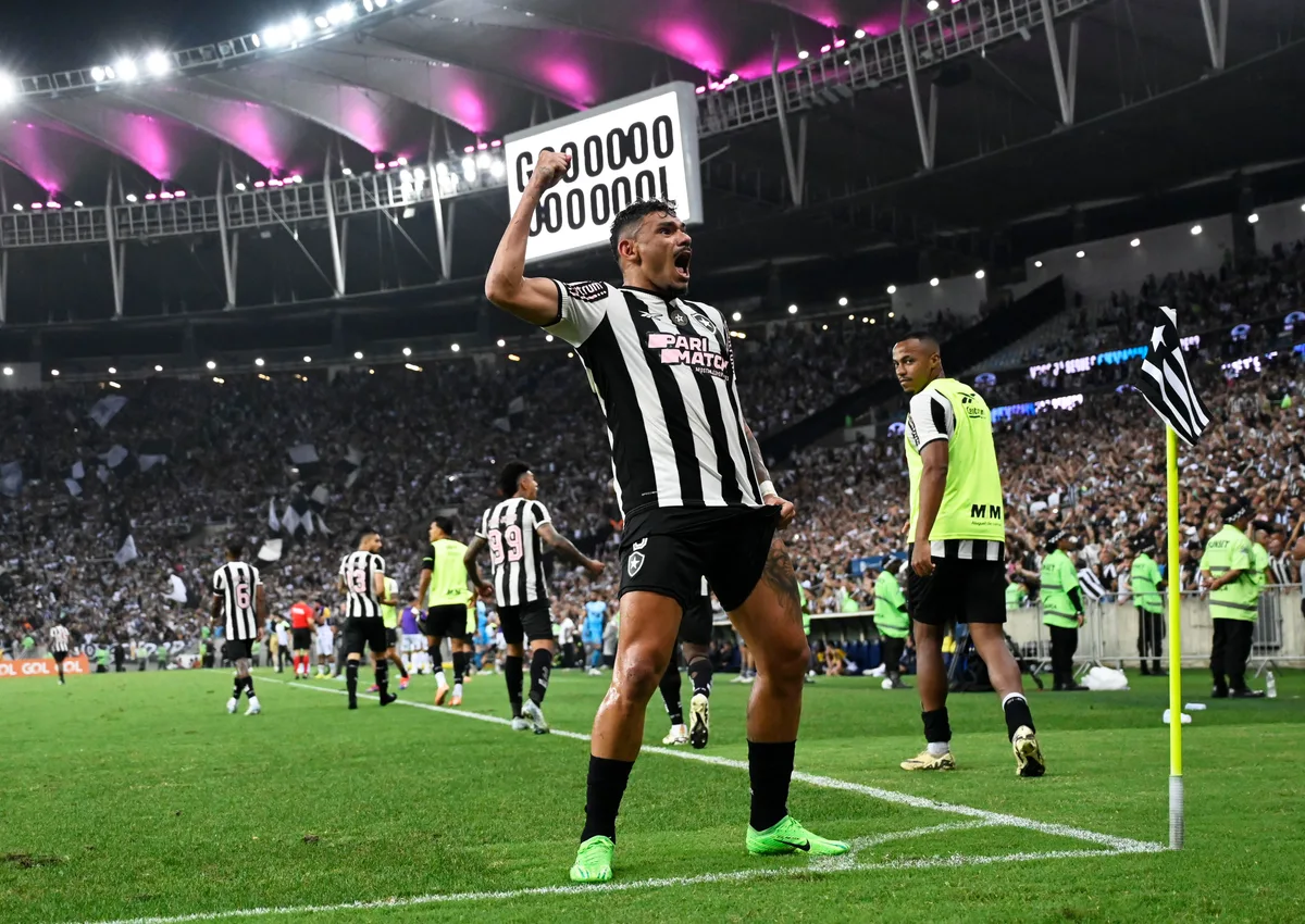 Tiquinho Soares é ídolo do Botafogo? Veja votos de eleição do ge com 25 jornalistas