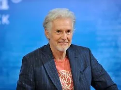 Bond und Blofeld im Bundestag: Frank Schätzing erklärt Abgeordneten, wie man gute Geschichten erzählt