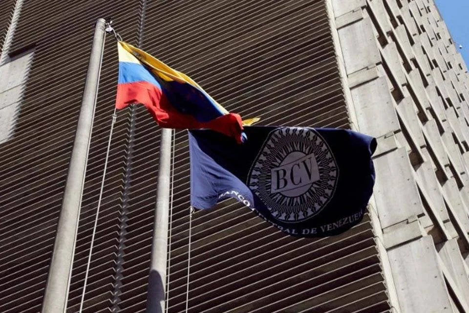 Estas son las nuevas comisiones y tasas de interés fijadas por el BCV en operaciones bancarias