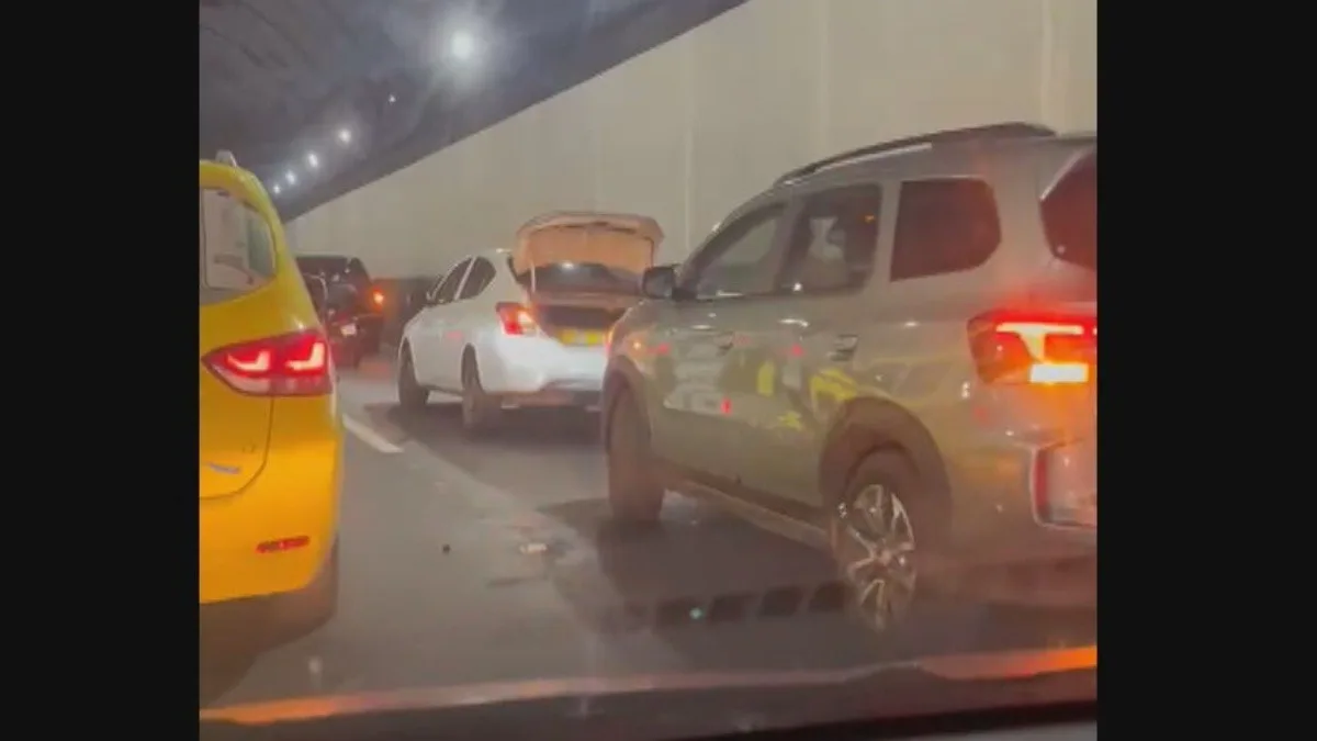 Engavetamento com cinco veículos causa retenção no Túnel Rebouças, sentido Zona Sul