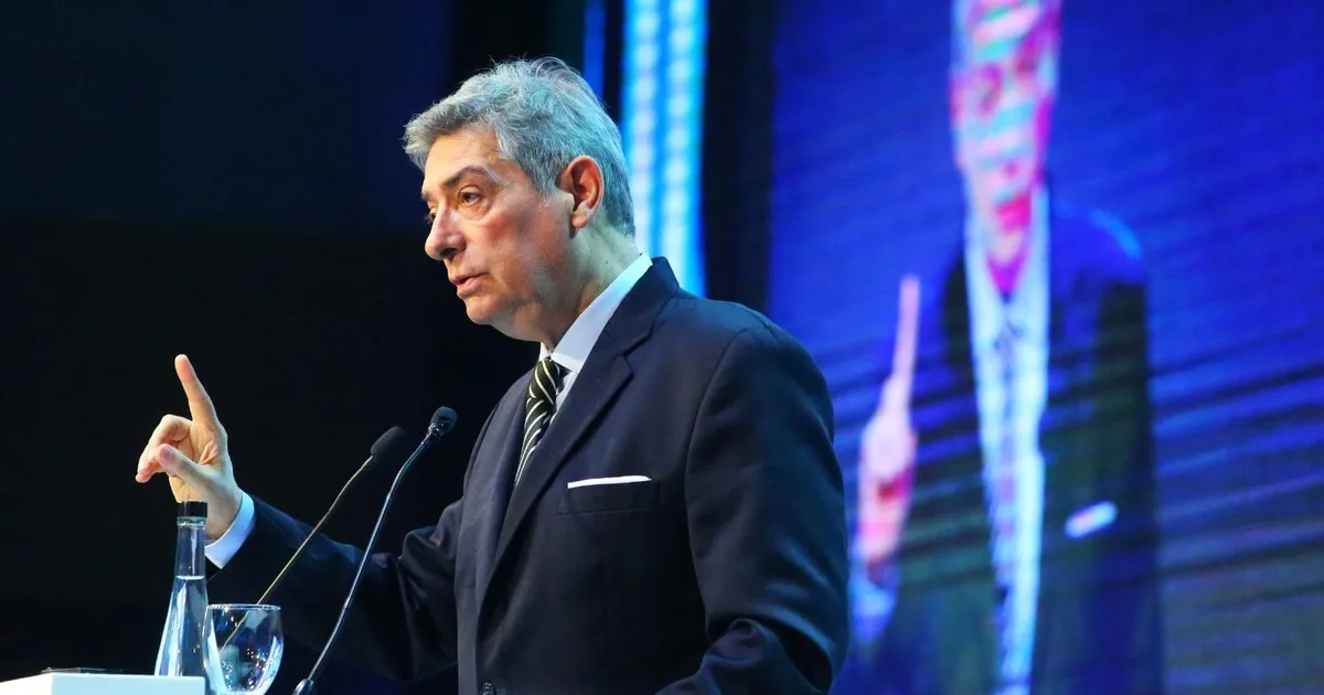 Rosatti: "No podíamos seguir trabajando con el 30 por ciento de las vancantes"