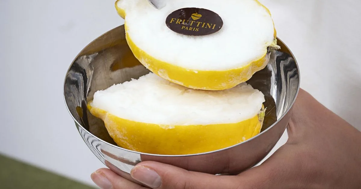 Fruits givrés, « frenchies glacés » et temple du chocolat : à Paris, ces 4 adresses réinventent la glace artisanale